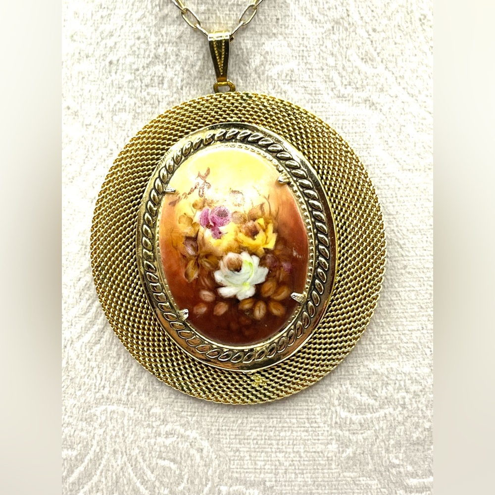 Floral Cameo Mesh  Frame Pendant Gold Tone Vintage Floral Pendant Necklace